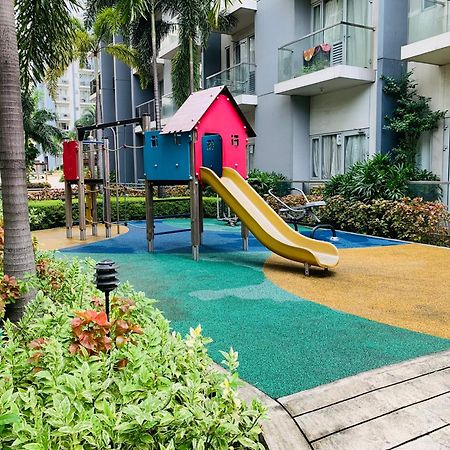 One Palm Tree Villas Condominium - Studio 7Th Fl With Balcony - Across Terminal 3 Airport 帕赛 外观 照片