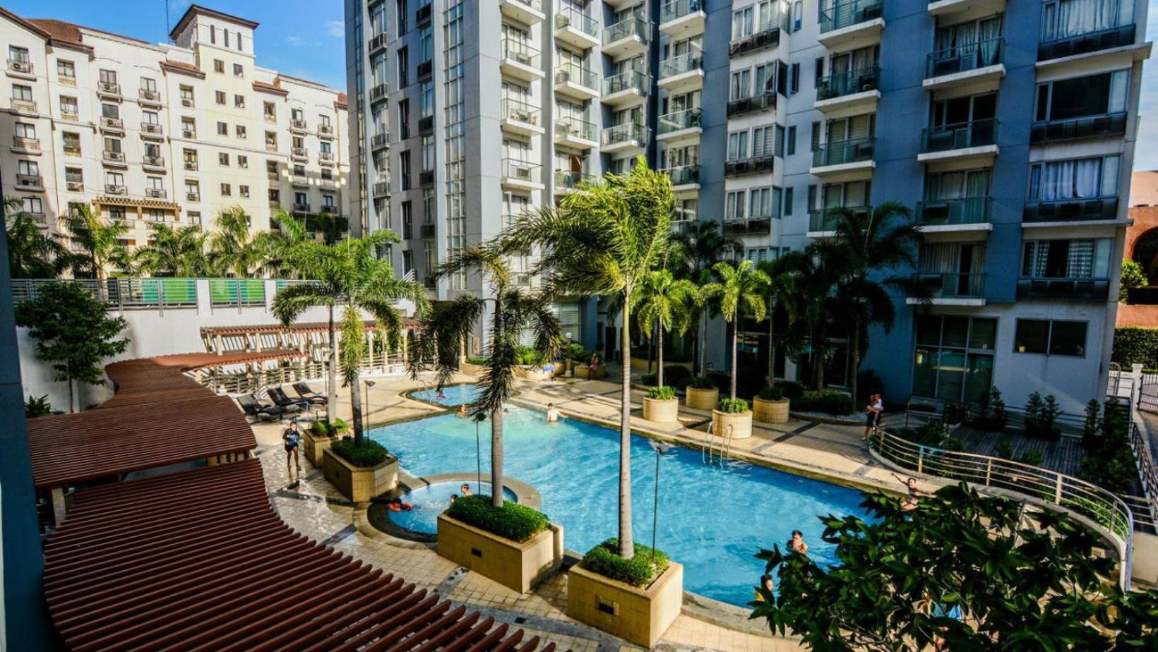 One Palm Tree Villas Condominium - Studio 7Th Fl With Balcony - Across Terminal 3 Airport 帕赛 外观 照片