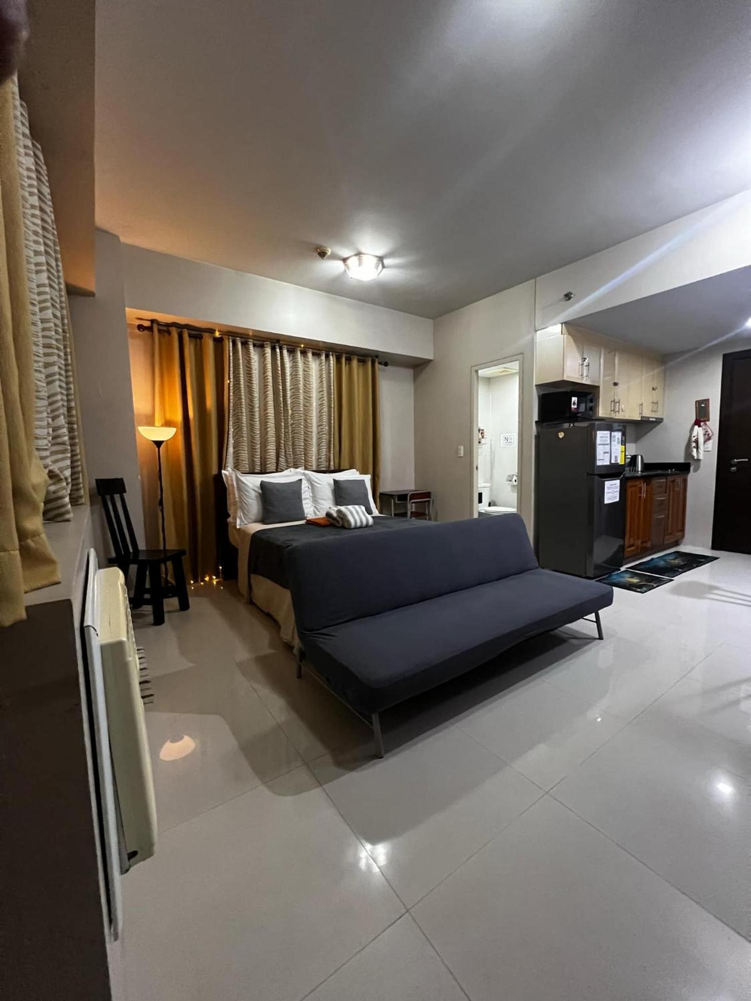 One Palm Tree Villas Condominium - Studio 7Th Fl With Balcony - Across Terminal 3 Airport 帕赛 外观 照片