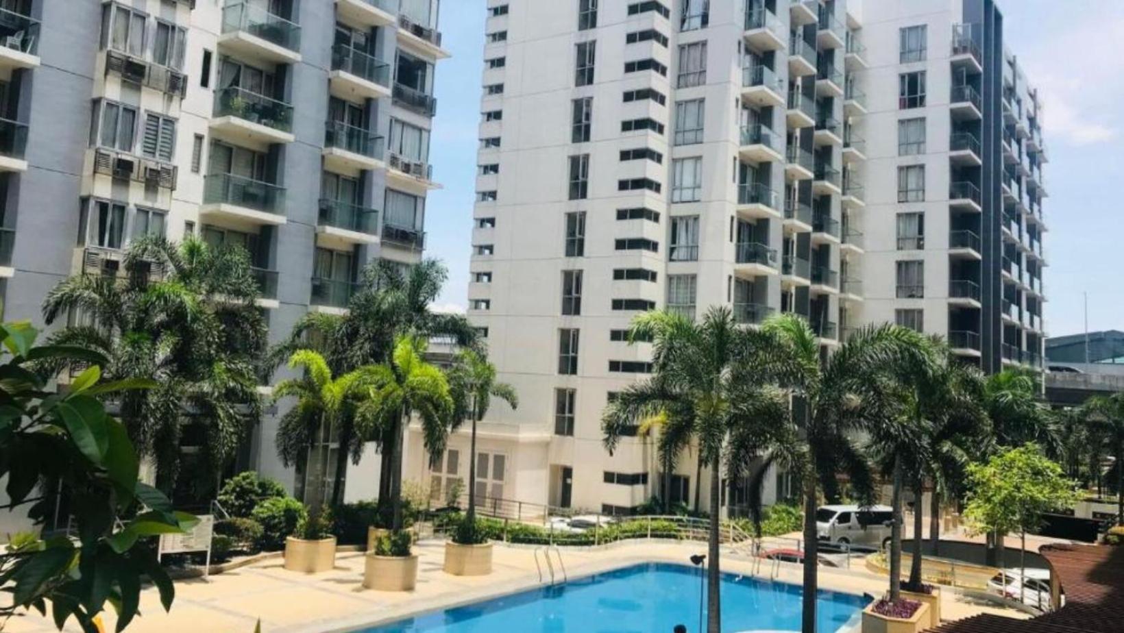 One Palm Tree Villas Condominium - Studio 7Th Fl With Balcony - Across Terminal 3 Airport 帕赛 外观 照片