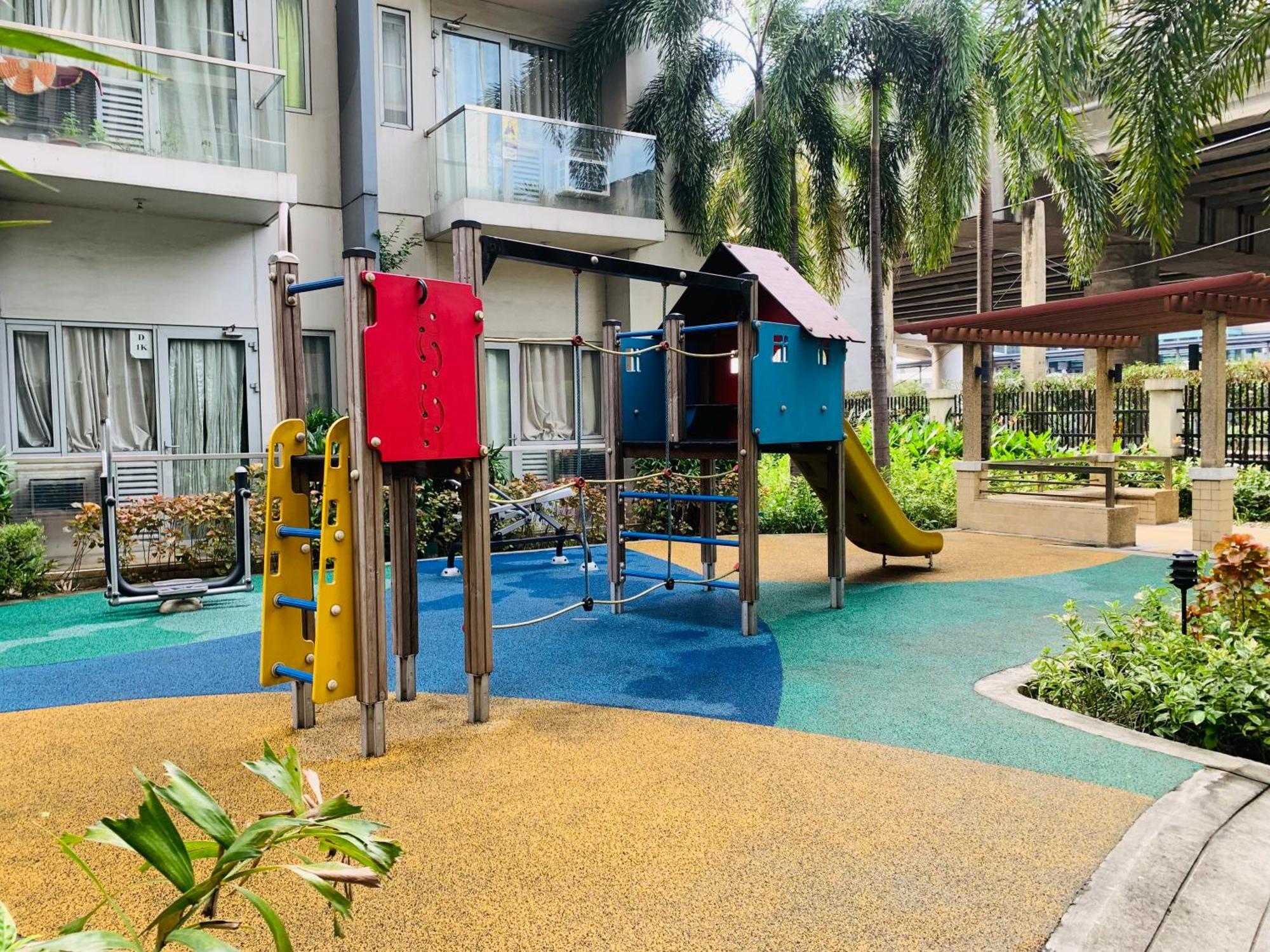One Palm Tree Villas Condominium - Studio 7Th Fl With Balcony - Across Terminal 3 Airport 帕赛 外观 照片