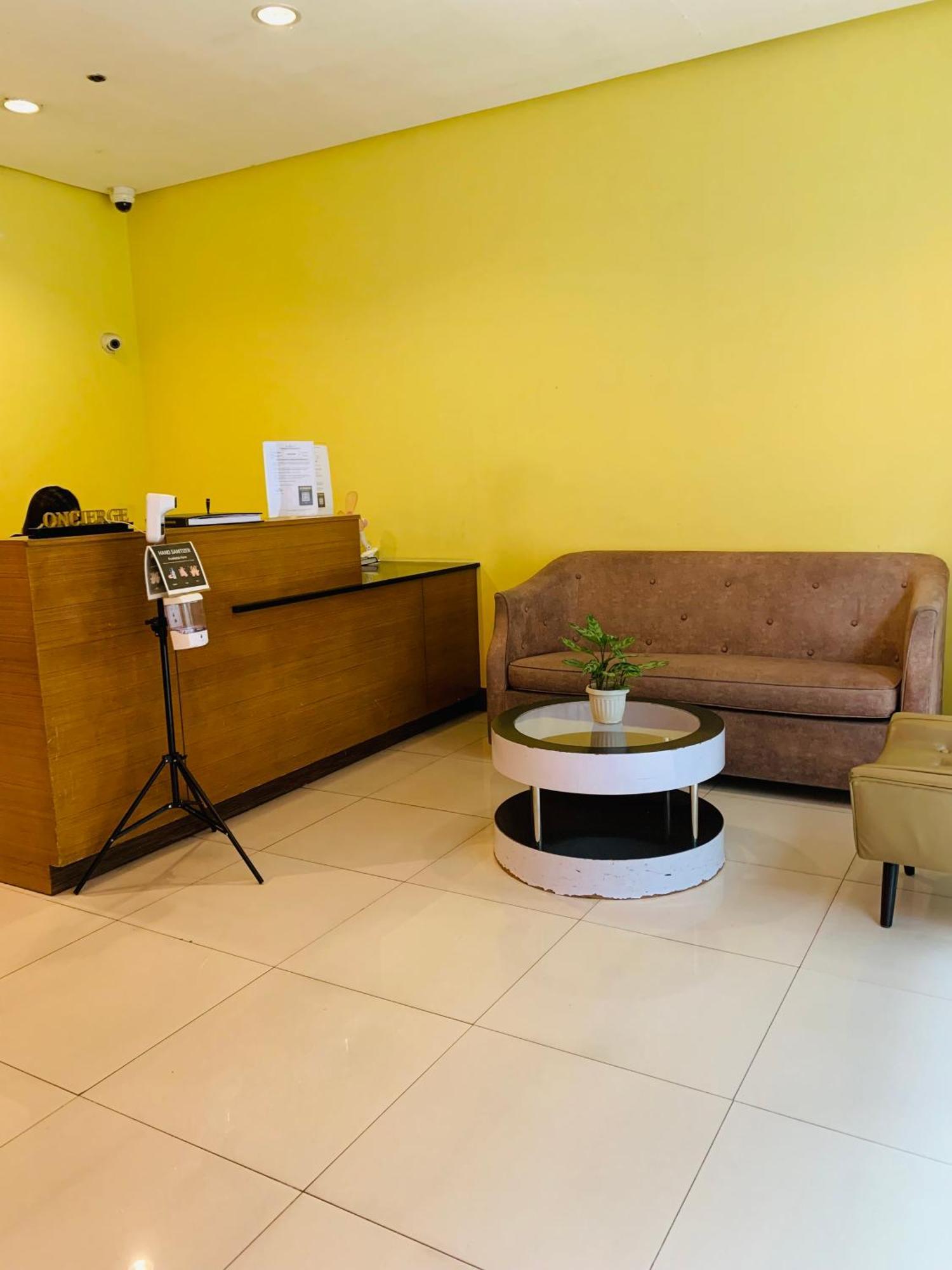 One Palm Tree Villas Condominium - Studio 7Th Fl With Balcony - Across Terminal 3 Airport 帕赛 外观 照片