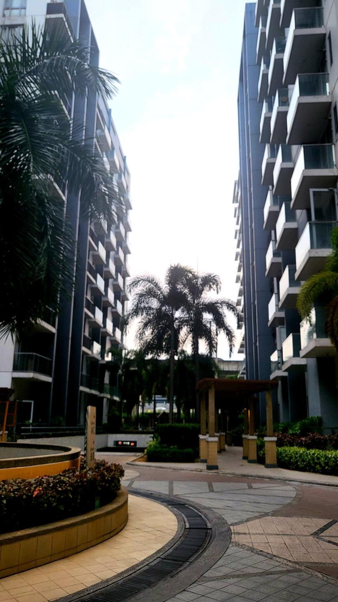 One Palm Tree Villas Condominium - Studio 7Th Fl With Balcony - Across Terminal 3 Airport 帕赛 外观 照片