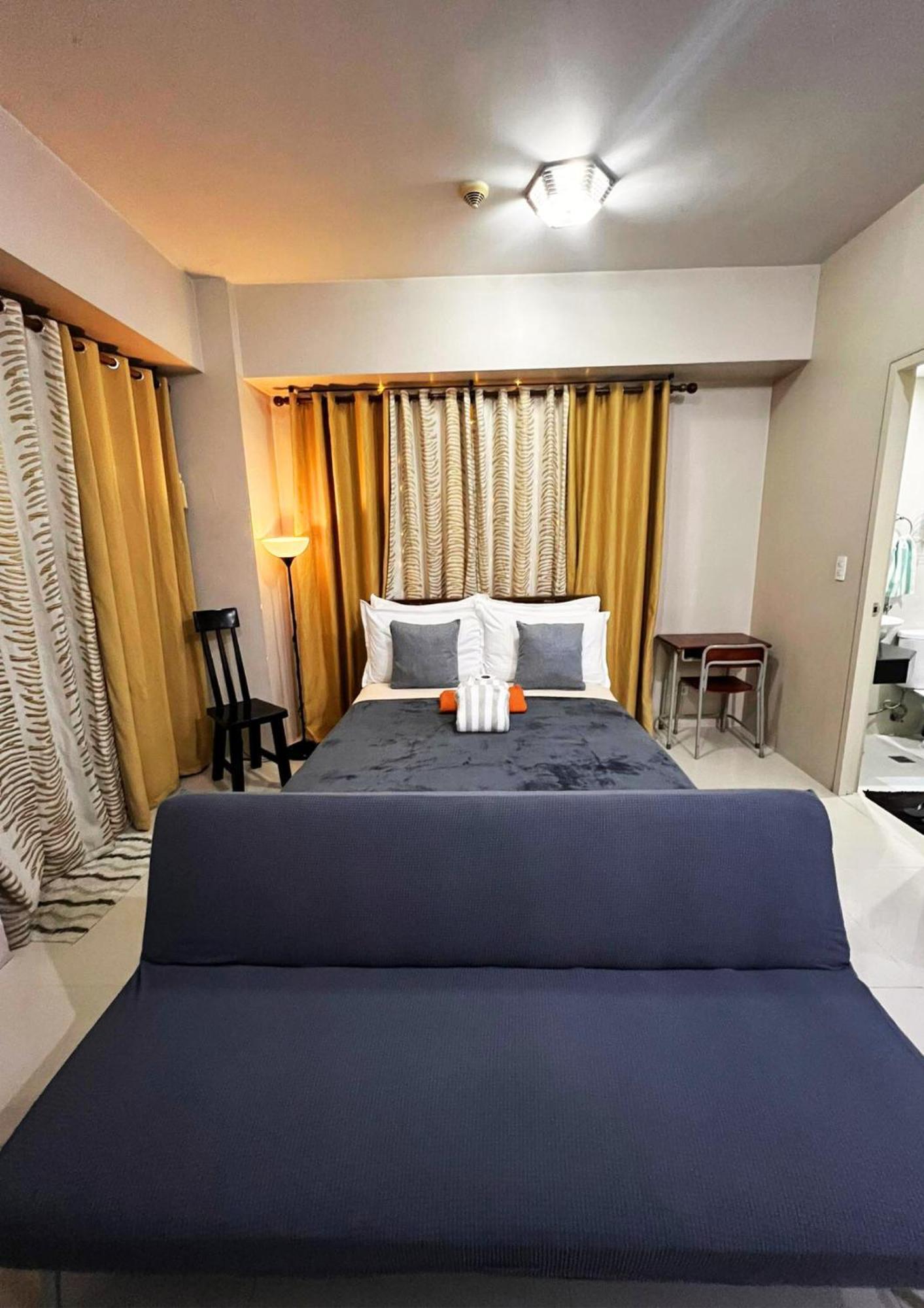 One Palm Tree Villas Condominium - Studio 7Th Fl With Balcony - Across Terminal 3 Airport 帕赛 外观 照片