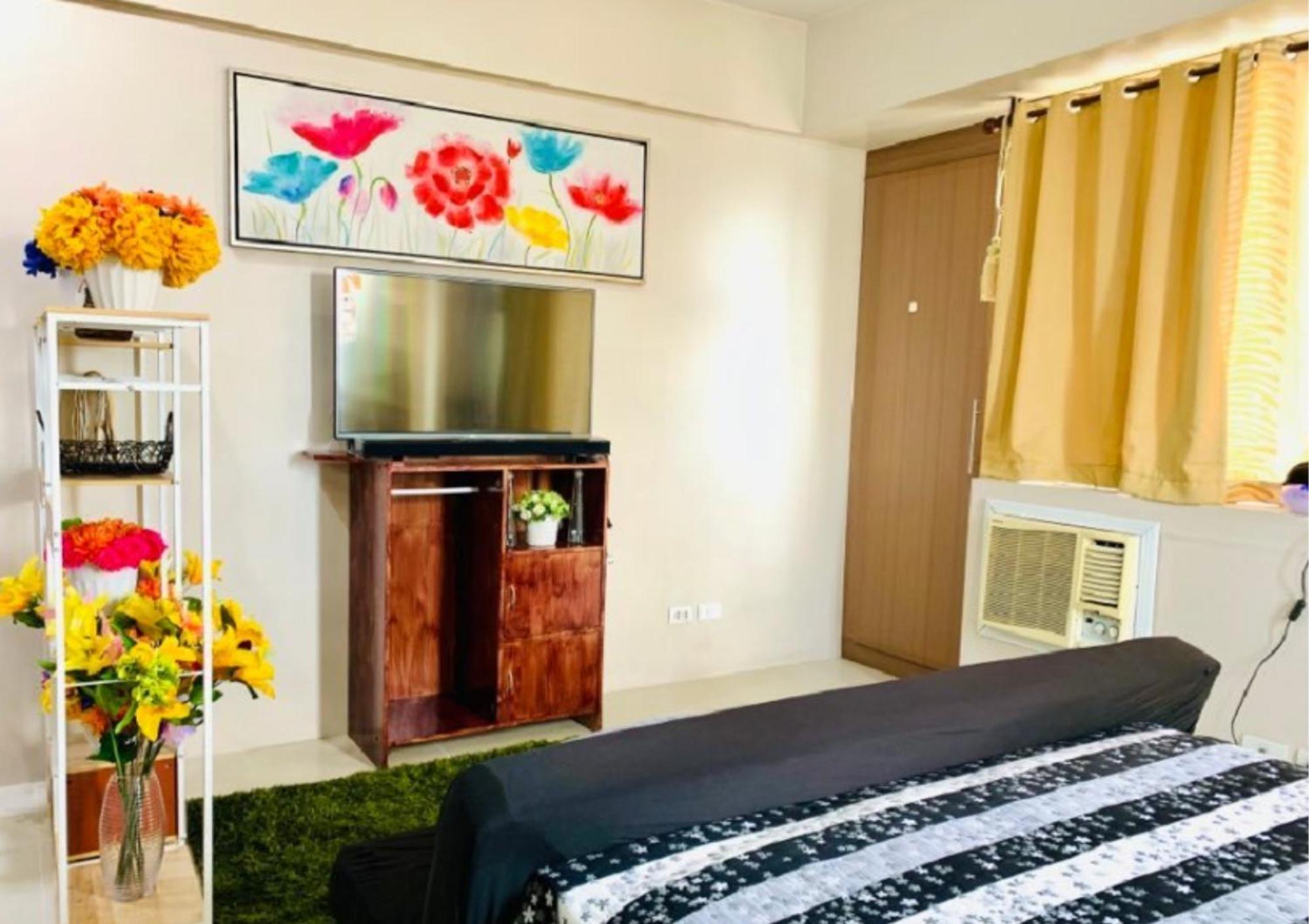 One Palm Tree Villas Condominium - Studio 7Th Fl With Balcony - Across Terminal 3 Airport 帕赛 外观 照片
