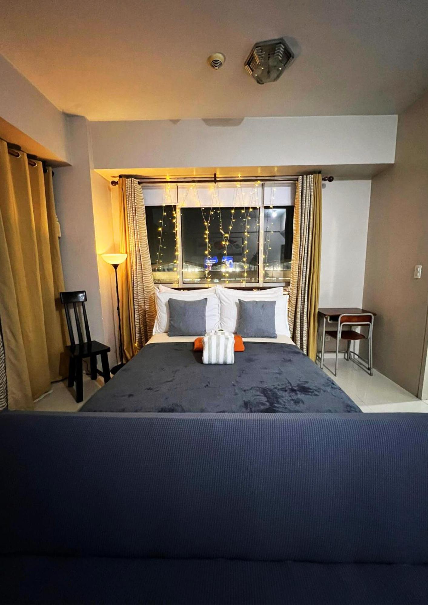 One Palm Tree Villas Condominium - Studio 7Th Fl With Balcony - Across Terminal 3 Airport 帕赛 外观 照片