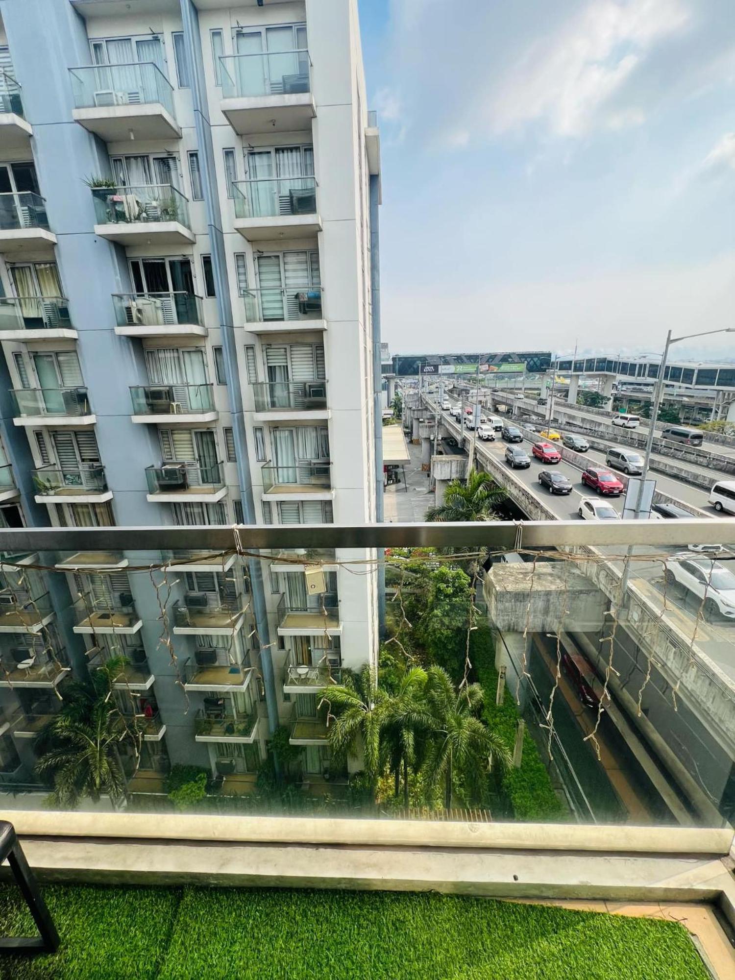 One Palm Tree Villas Condominium - Studio 7Th Fl With Balcony - Across Terminal 3 Airport 帕赛 外观 照片