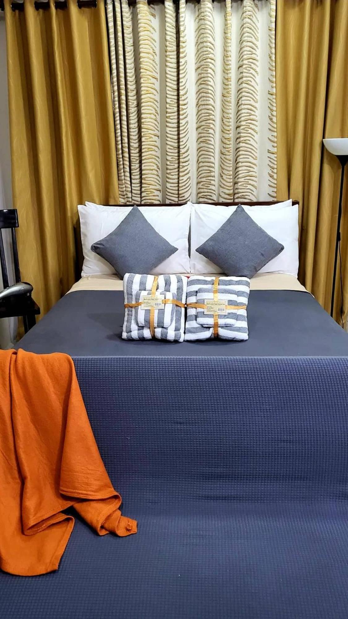 One Palm Tree Villas Condominium - Studio 7Th Fl With Balcony - Across Terminal 3 Airport 帕赛 外观 照片