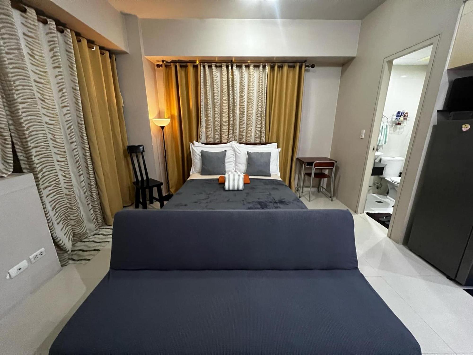 One Palm Tree Villas Condominium - Studio 7Th Fl With Balcony - Across Terminal 3 Airport 帕赛 外观 照片