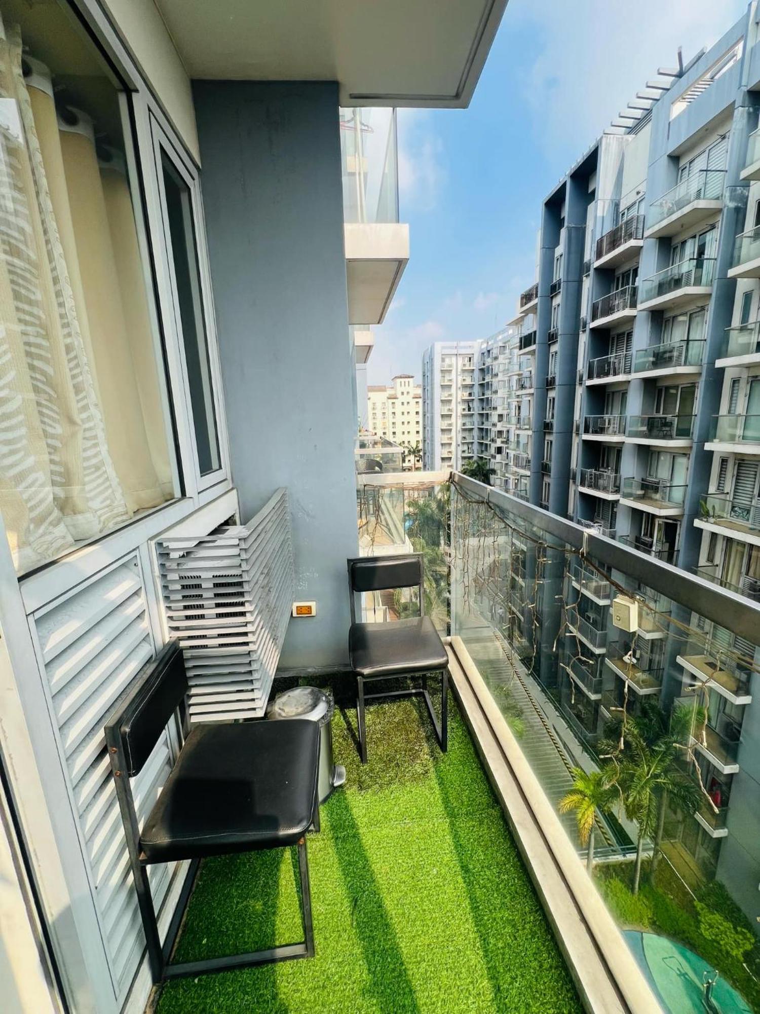 One Palm Tree Villas Condominium - Studio 7Th Fl With Balcony - Across Terminal 3 Airport 帕赛 外观 照片