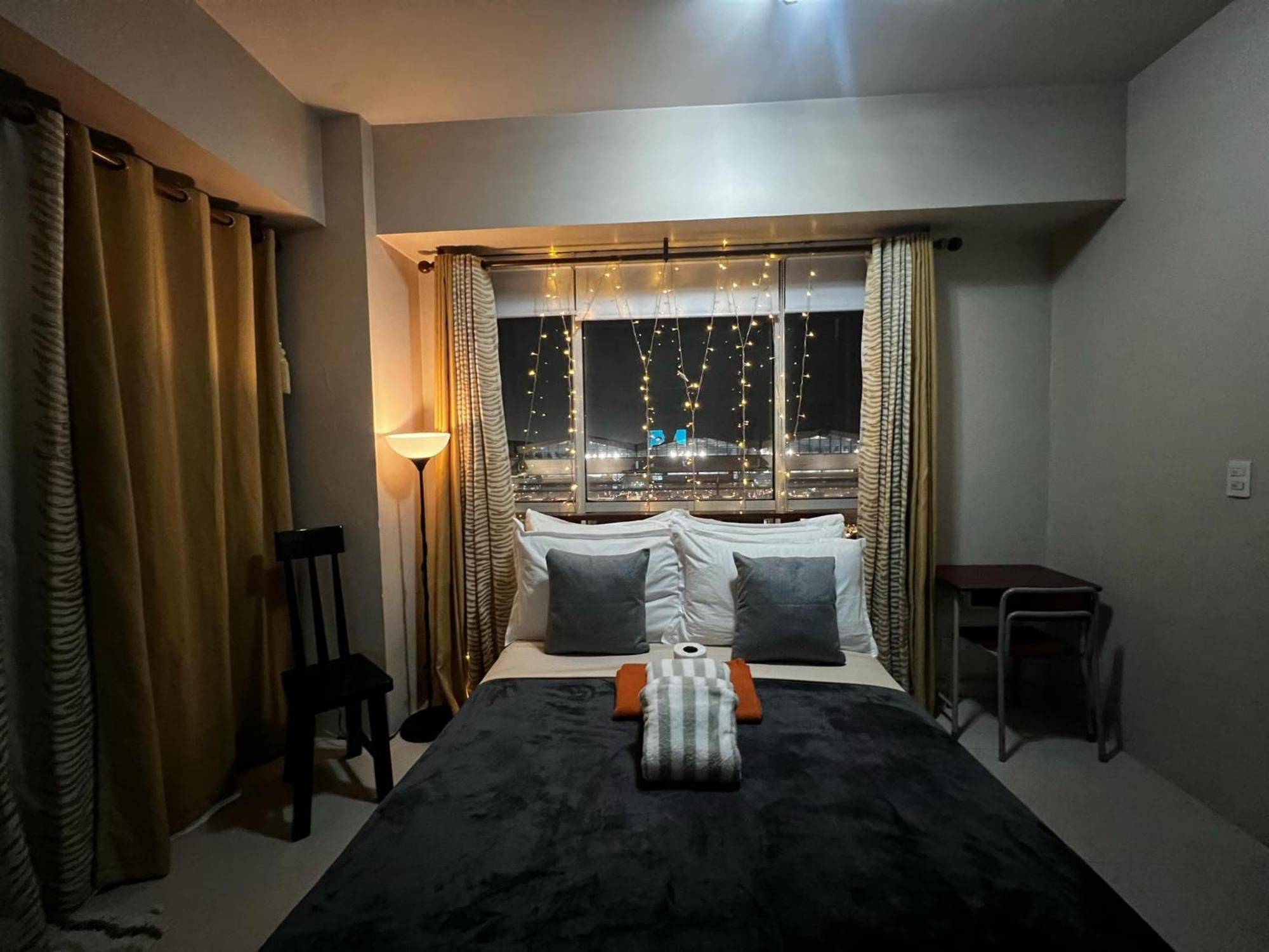 One Palm Tree Villas Condominium - Studio 7Th Fl With Balcony - Across Terminal 3 Airport 帕赛 外观 照片