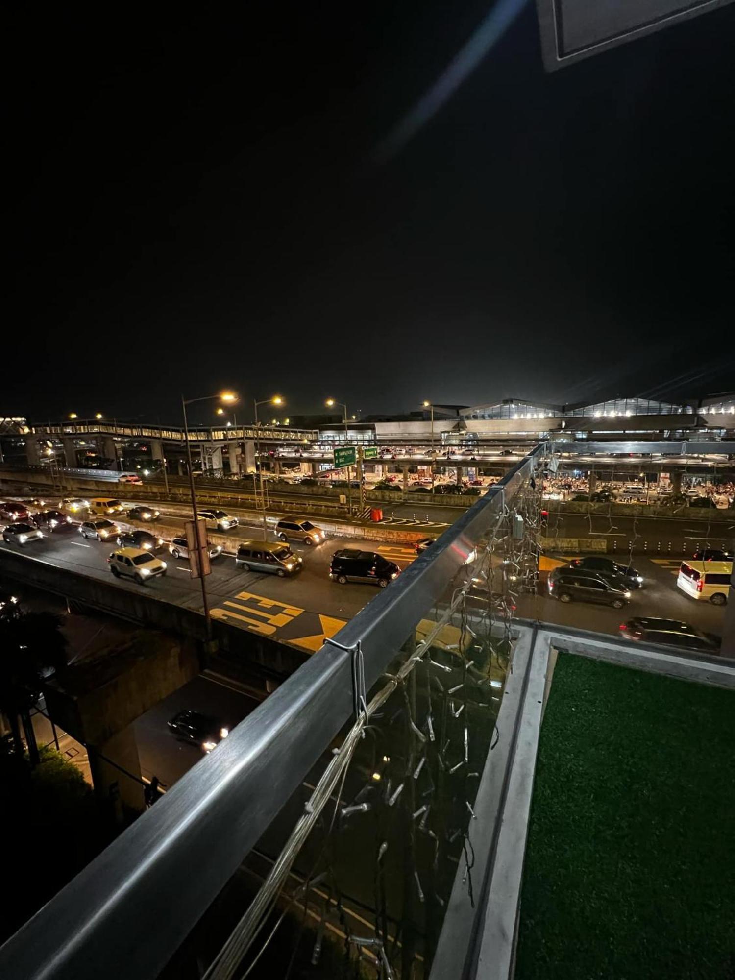 One Palm Tree Villas Condominium - Studio 7Th Fl With Balcony - Across Terminal 3 Airport 帕赛 外观 照片