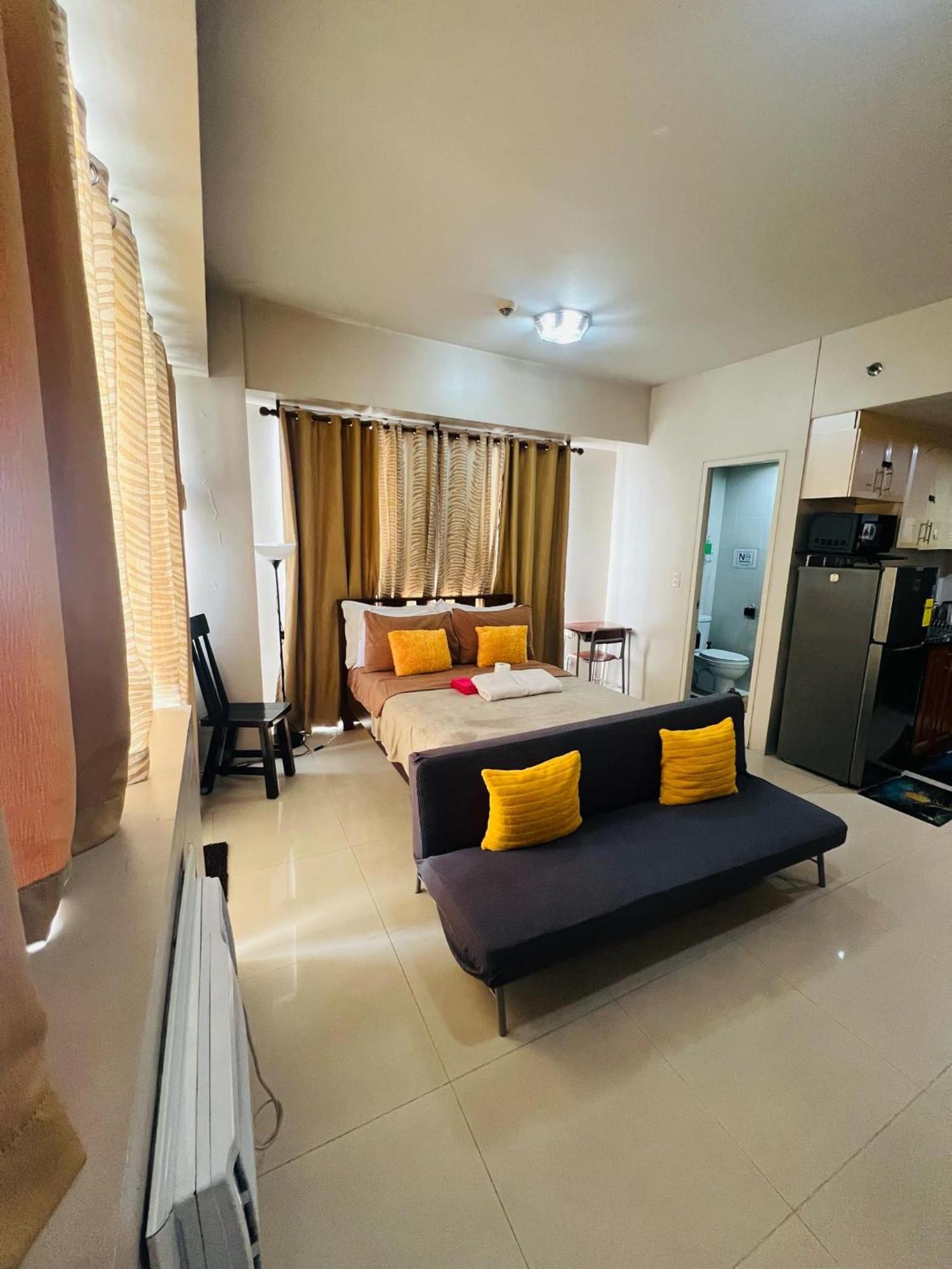 One Palm Tree Villas Condominium - Studio 7Th Fl With Balcony - Across Terminal 3 Airport 帕赛 外观 照片