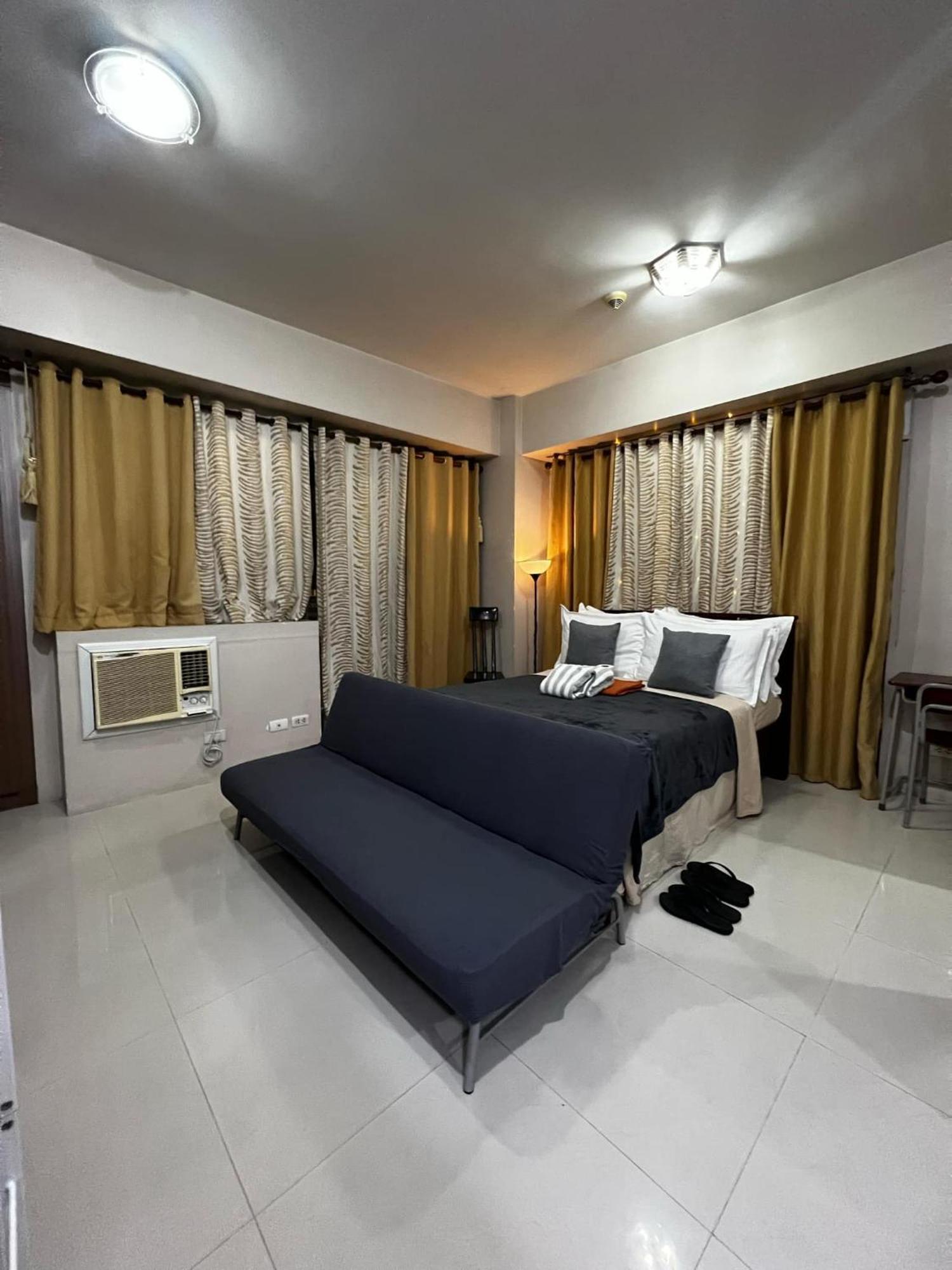 One Palm Tree Villas Condominium - Studio 7Th Fl With Balcony - Across Terminal 3 Airport 帕赛 外观 照片