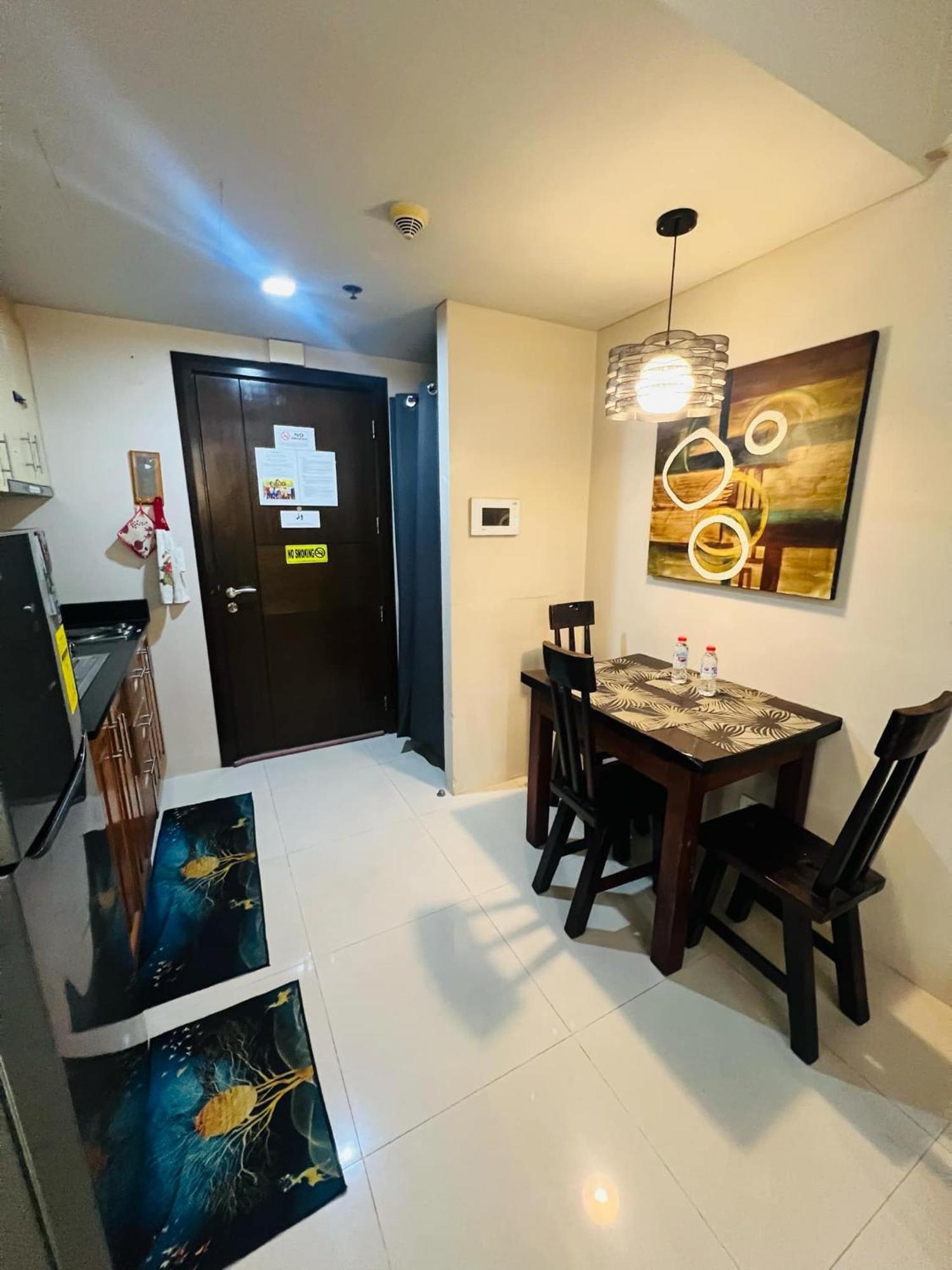 One Palm Tree Villas Condominium - Studio 7Th Fl With Balcony - Across Terminal 3 Airport 帕赛 外观 照片