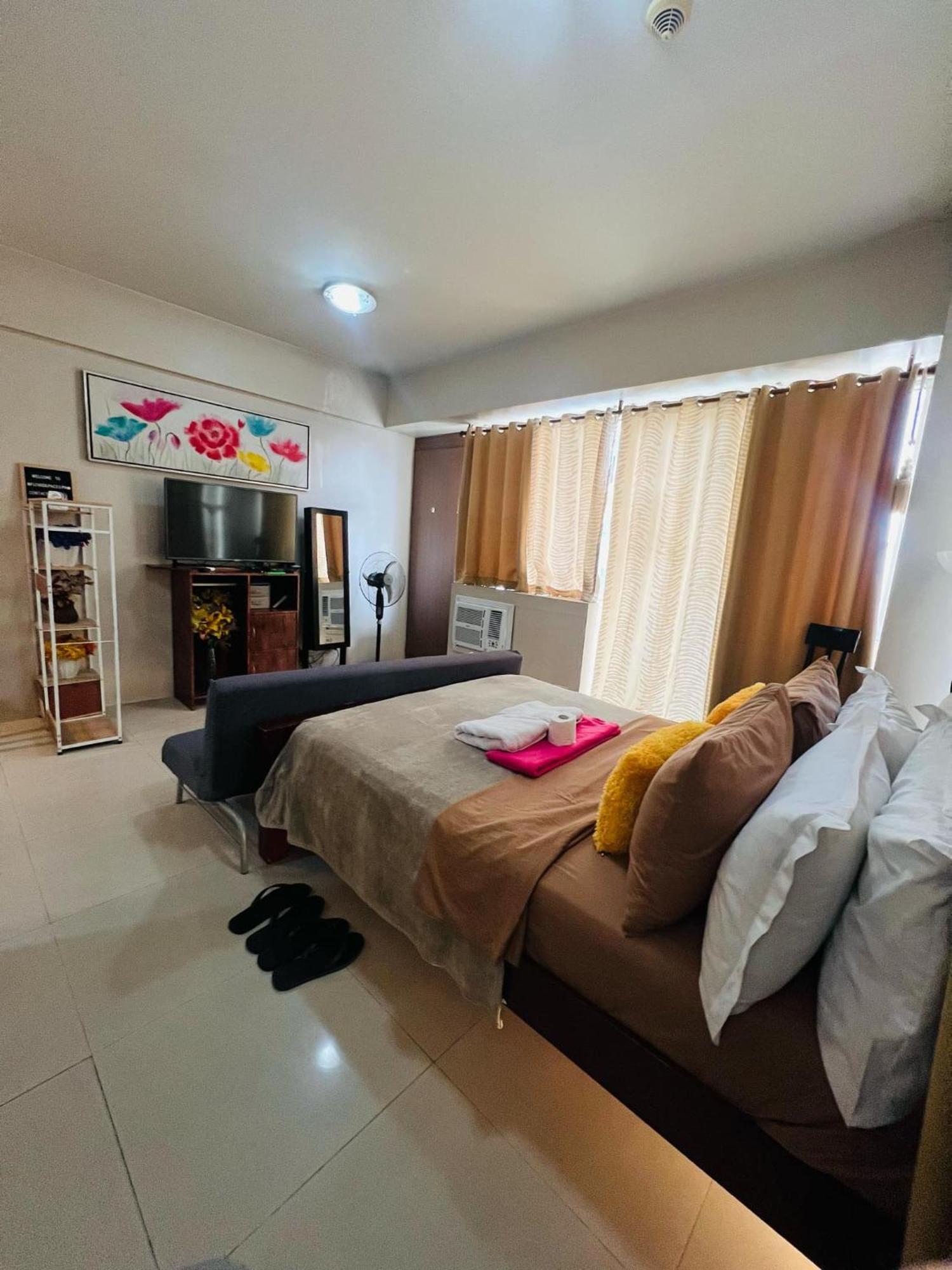 One Palm Tree Villas Condominium - Studio 7Th Fl With Balcony - Across Terminal 3 Airport 帕赛 外观 照片