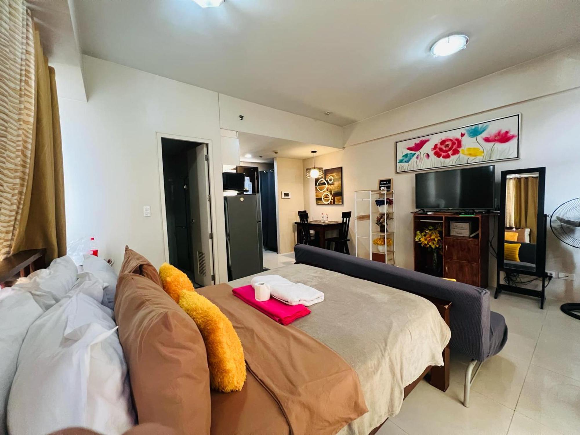 One Palm Tree Villas Condominium - Studio 7Th Fl With Balcony - Across Terminal 3 Airport 帕赛 外观 照片