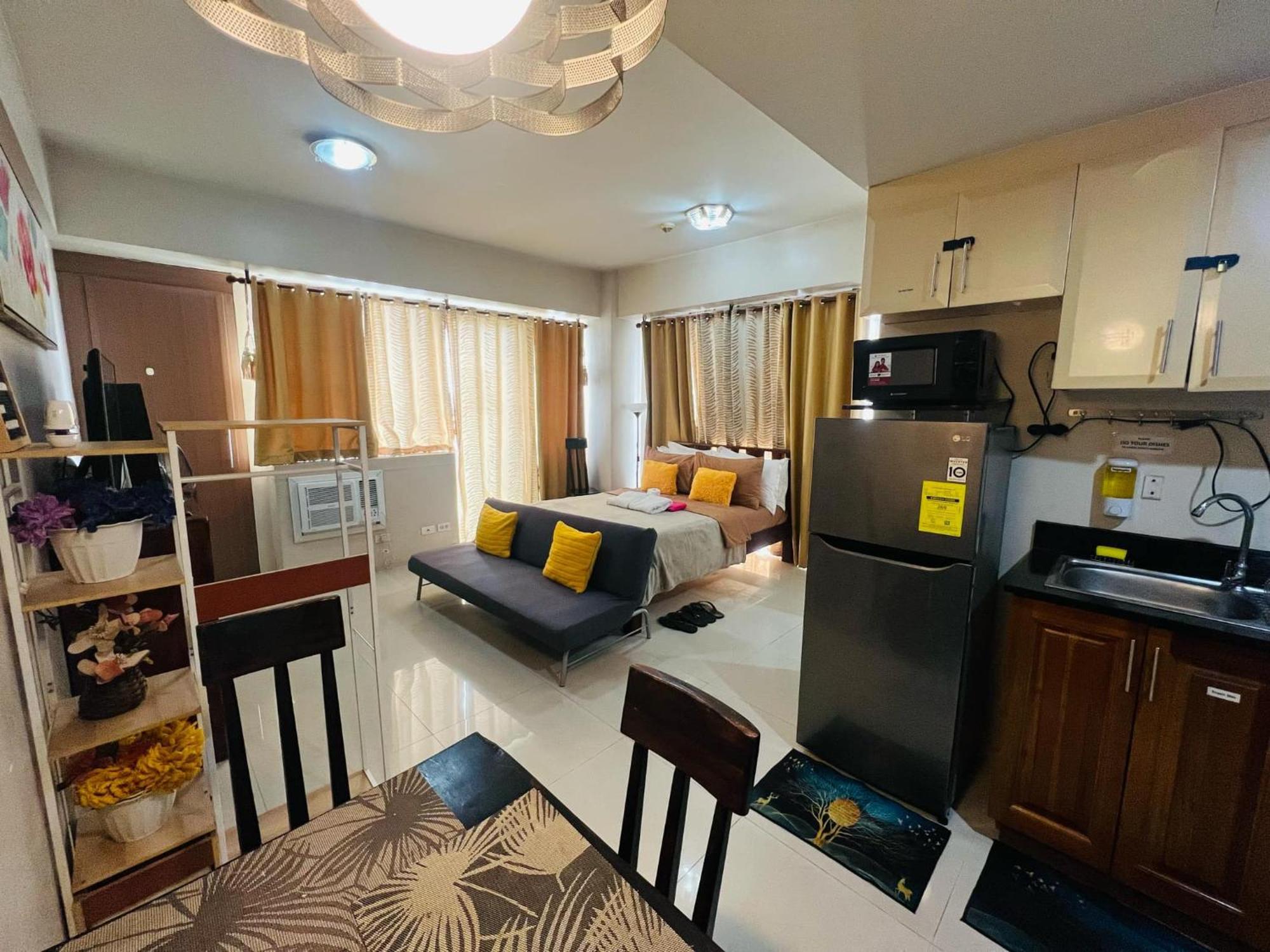 One Palm Tree Villas Condominium - Studio 7Th Fl With Balcony - Across Terminal 3 Airport 帕赛 外观 照片